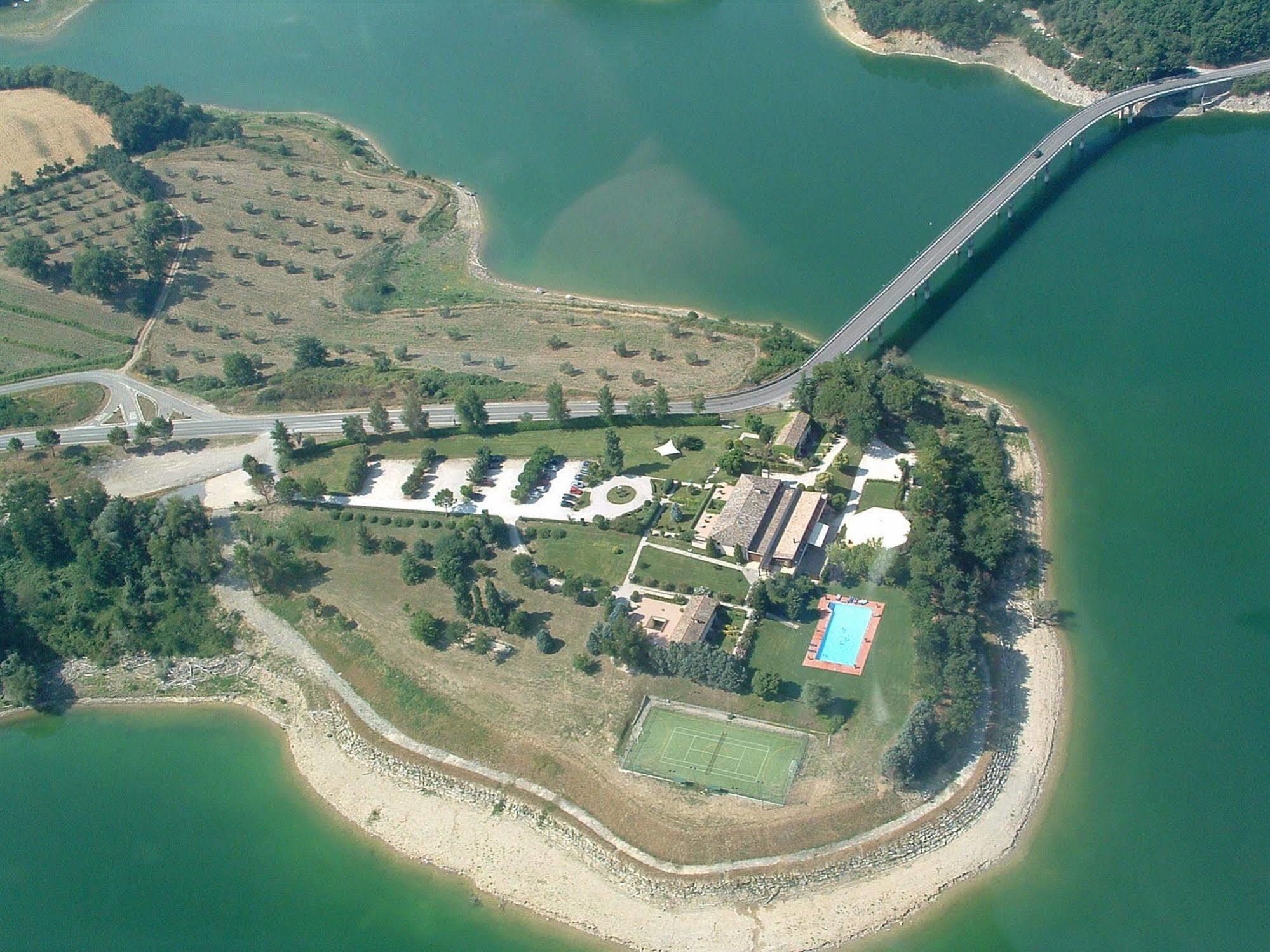 מלון Baschi La Penisola מראה חיצוני תמונה